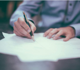 La fin des rapports de travail : protection contre les congés